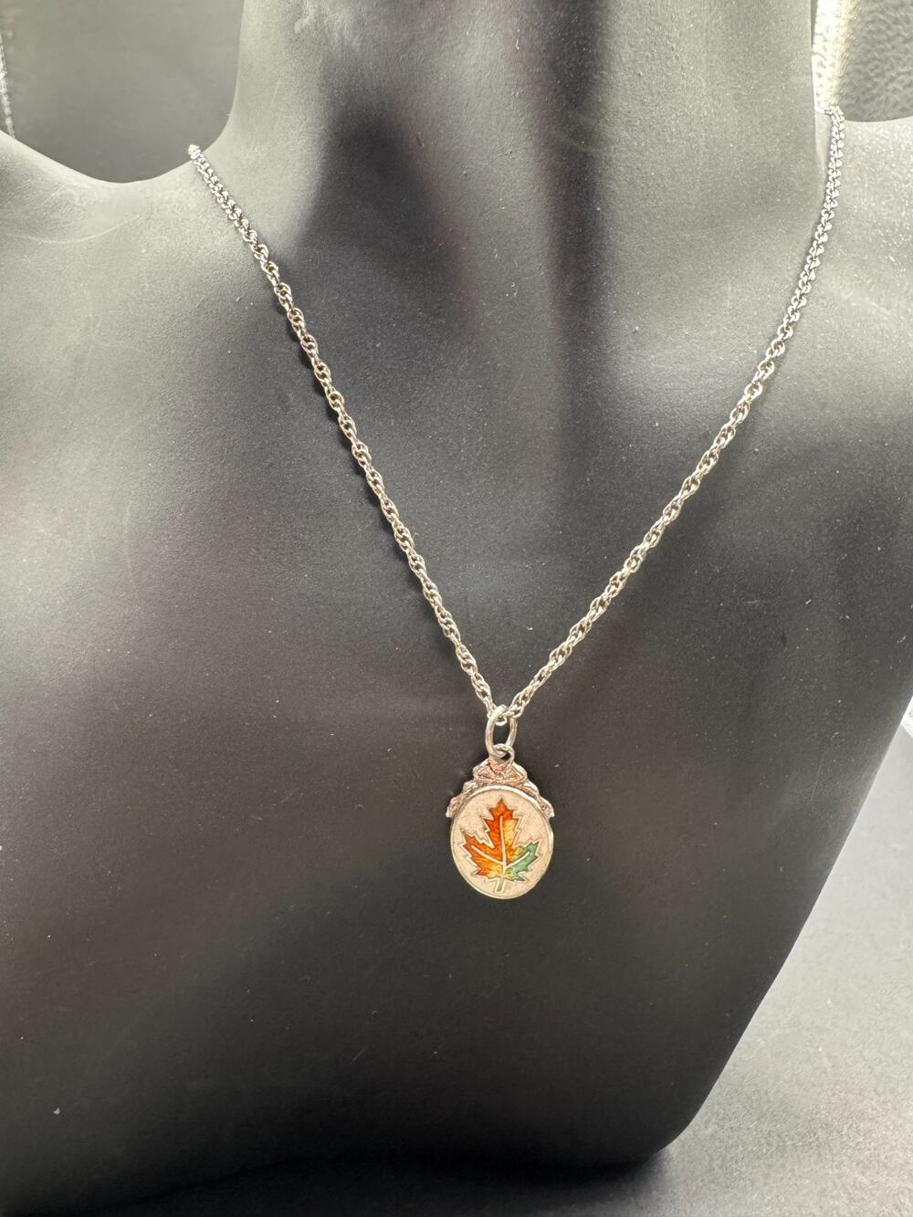 Vintage BM Co. 925 Sterling Silver Enamel Maple Leaf Pendant Necklace 18"